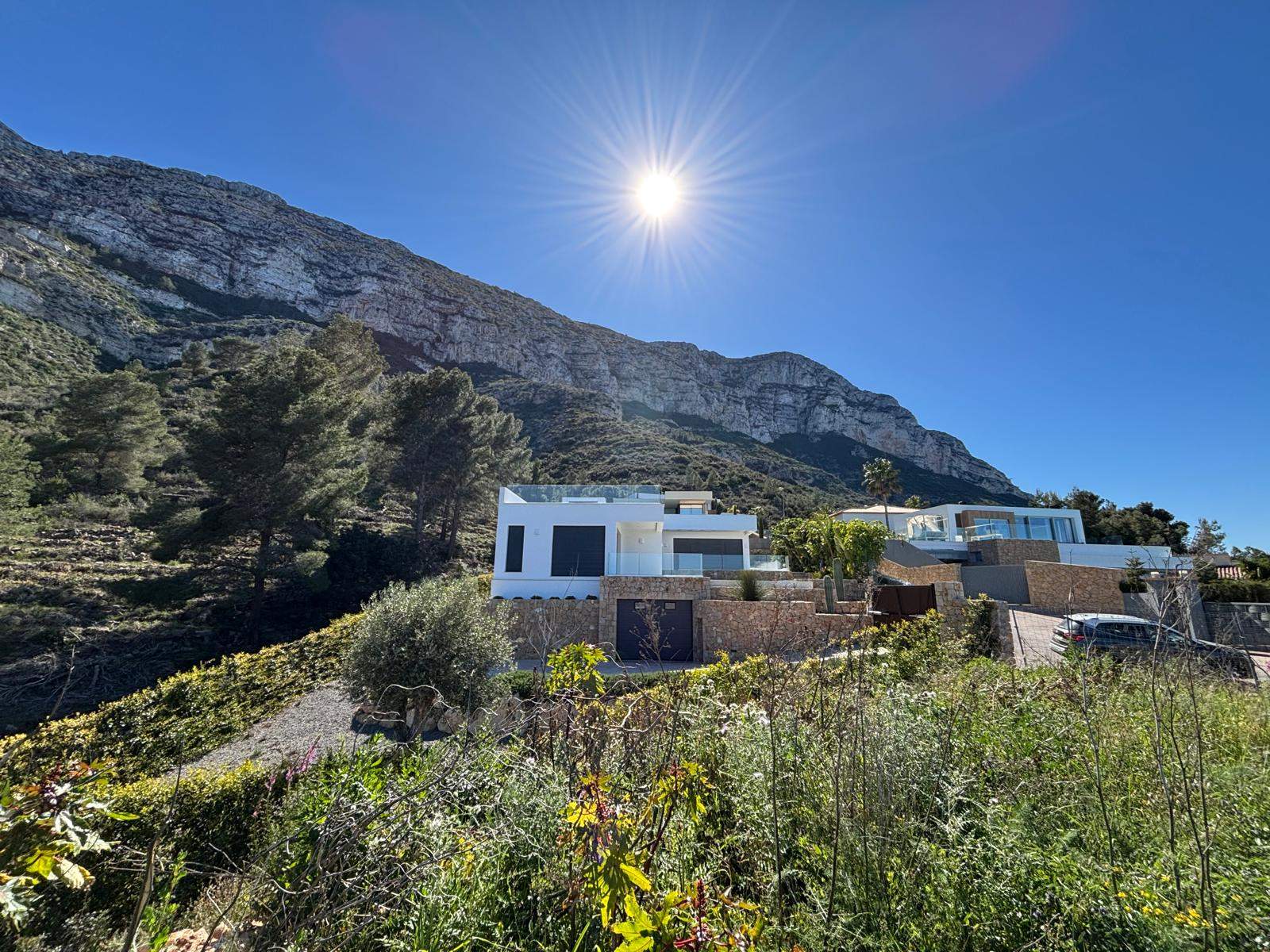 "Montgó House": Autorenprojekt mit erteilter Lizenz und unendlichem Blick in Dénia.