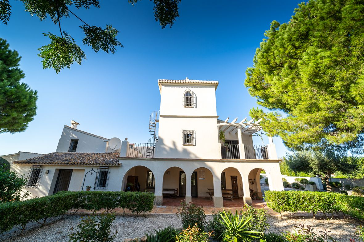 Beautiful manor house just a stone's throw from Dénia.