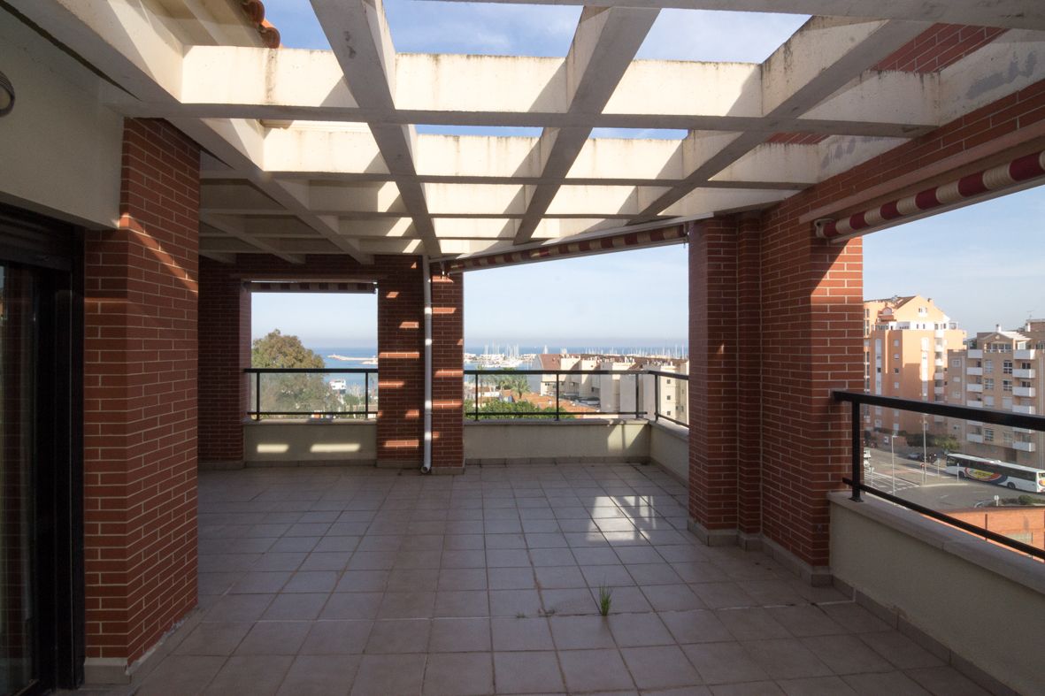 Penthouse with spectacular views of the port of Dénia.