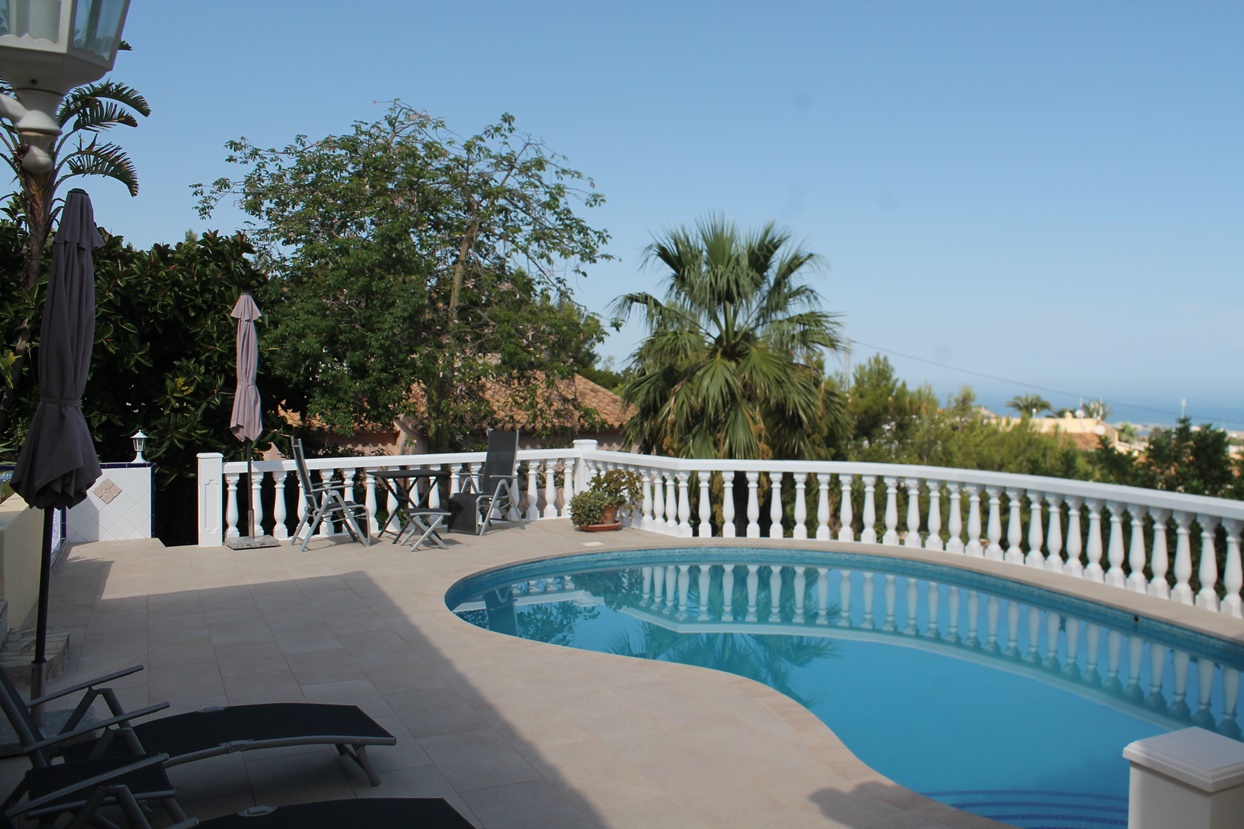Villa mit schöner Aussicht in ruhiger Lage von Montgó