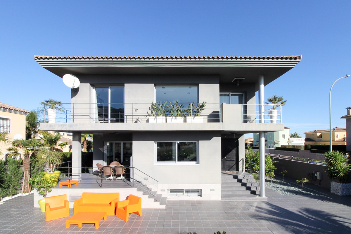 Modern villa in El Verger.