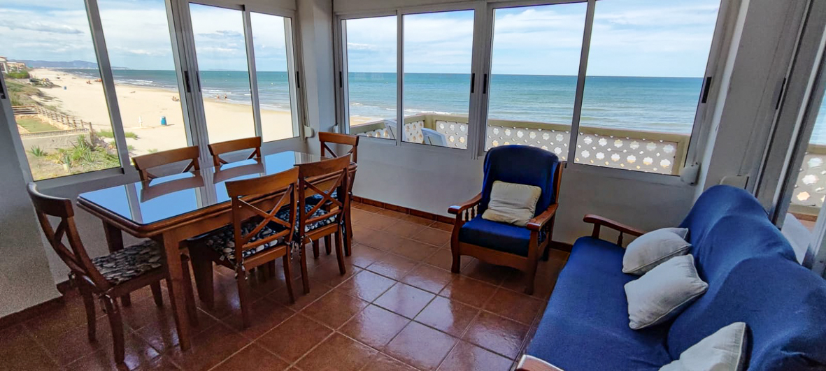 En venta apartamento en primera línea de playa