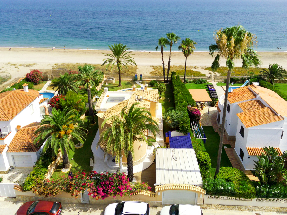 Villa en première ligne sur la plage de Dénia.